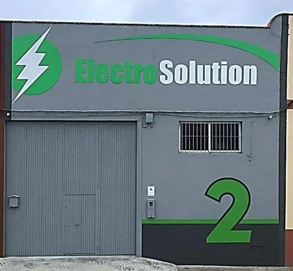 Fachada de la nave 2 de ElectroSolution en la calle Aragón